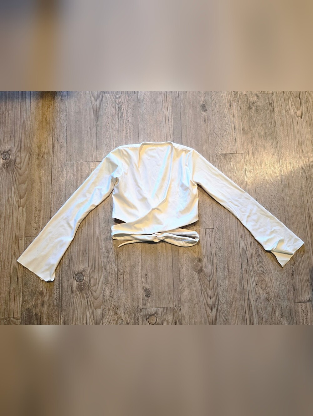 Astoria activewear Live Luxe wrap sleeved crop top size Medium - Picture 4 of 10